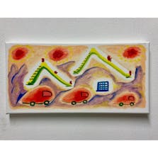 2つの滑り台と3つの車